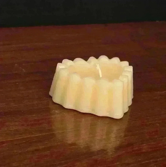 Handmade Beeswax Candle  - Heart - One wick - Picture 2 of 5